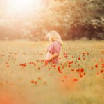 Séance photo grossesse dans les champs de fleurs